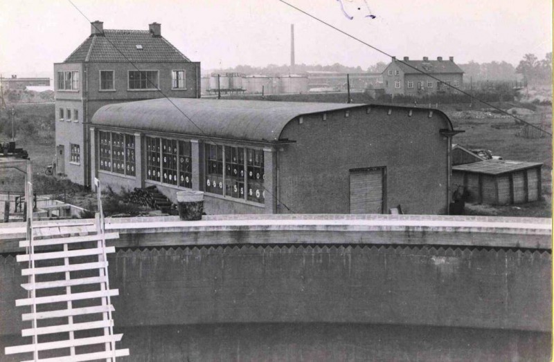 Bruggenmorsweg 1947 rioolwaterzuivering machinekamer.jpg