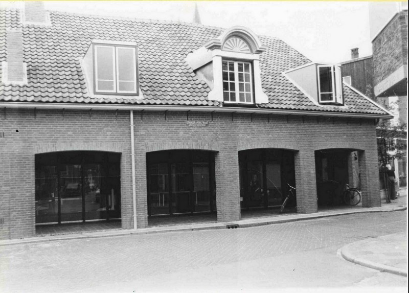 Stadsgravenstraat 1981 T.h.v. van Lochemstraat zicht op bakkerij.jpg