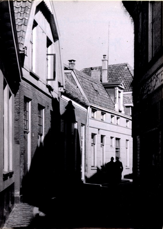 Stadsgravenstraat gezien vanaf de Marktstraat in zuidelijke richting. mei 1943.jpg