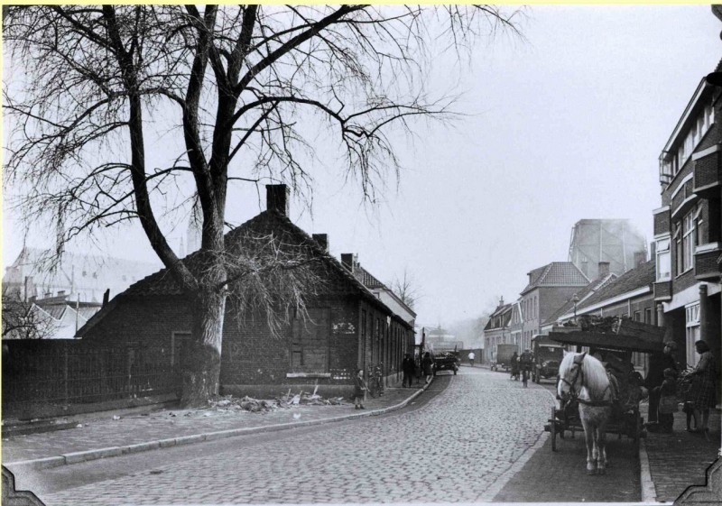 Molenstraat Richting Oldenzaalsestraat. Paard en wagen. 28-11-1930.jpg