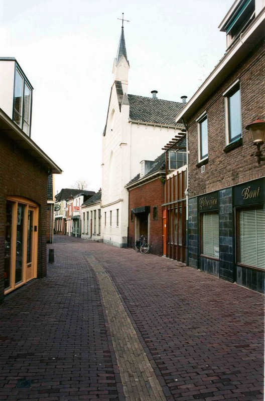 Stadsgravenstraat  Vanaf de Van Lochemstraat richting Marktstraat. Donkerwolke. Menistenkerk.jpg