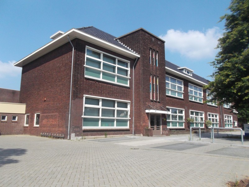 Mekkelholtspad hoek Doctor Coppesstraat basisschool Het Mozaiëk vroeger Mariaschool.JPG