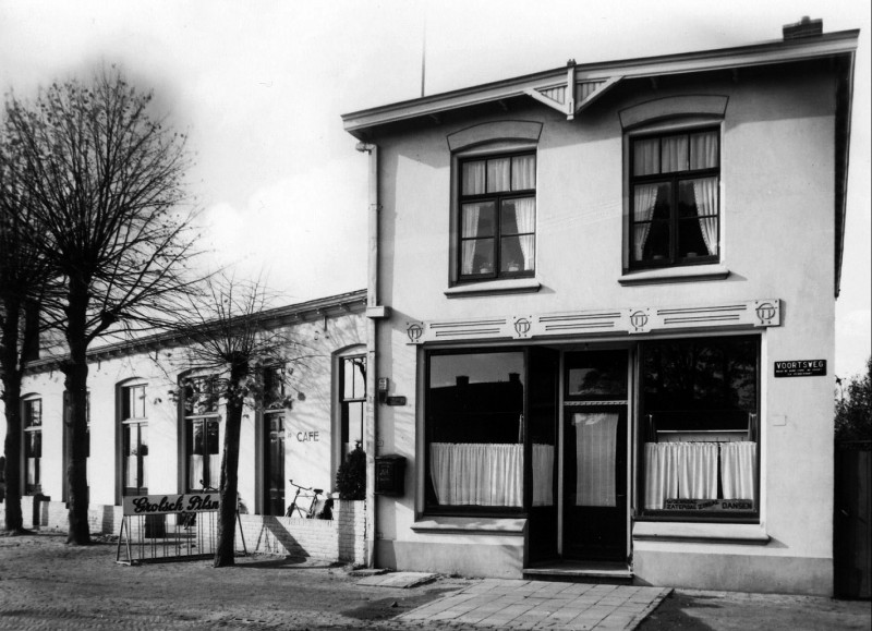 Voortsweg Café Azink hoek Lijsterstraat..jpg