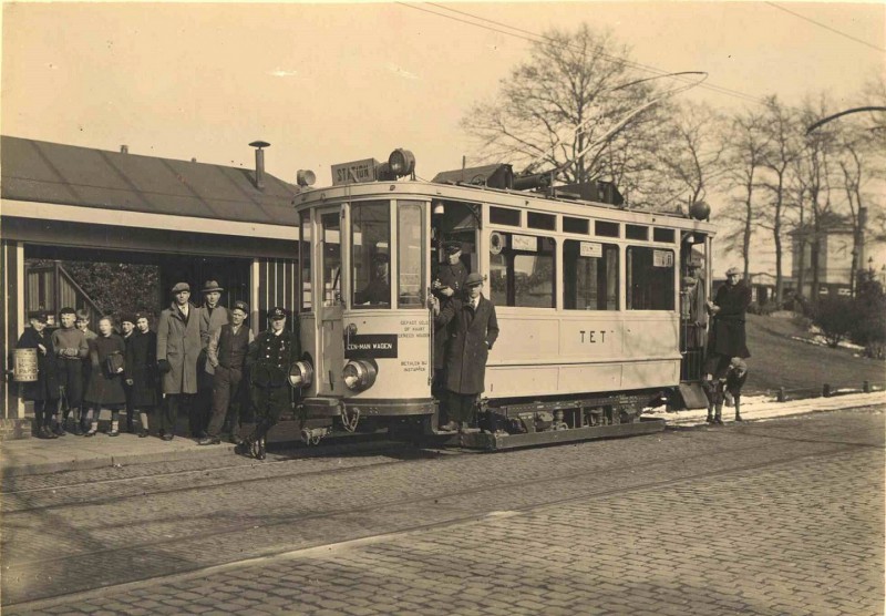 Parkweg 1933 Tram bij het station.jpg