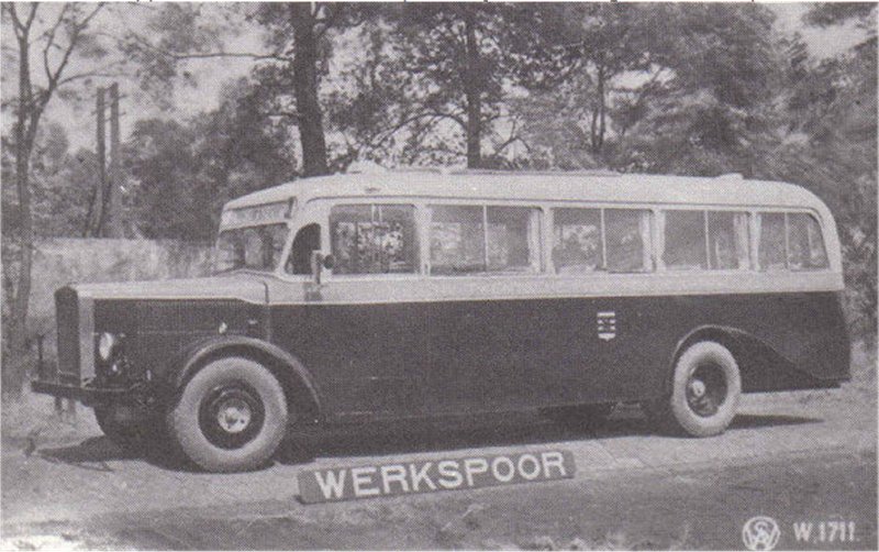 Krupp 7 in de oorspronkelijke uitvoering van de in 1934 1935 toegepaste kleurstelling donkerblauw, turkooise rand onder de ramen met naamtekst voluit, lichtgrijs dak en voorzien van het wapen van Enschede.  Foto Werkspoor.jpg