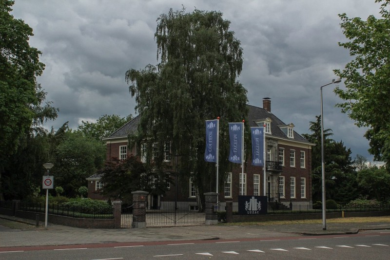 Boddenkampsingel vroeger woonhuis fabrikant G.J. van Heek Jr, later muziekschool, nu Luzac college 2015.jpg