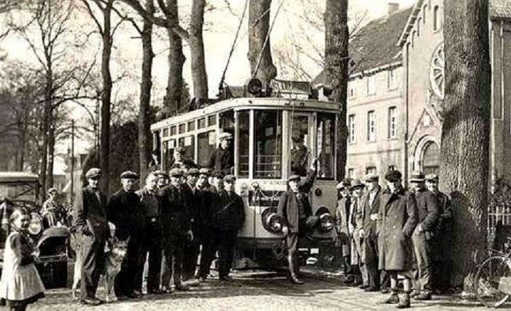 Glanerbrug grens De tram bij het voormalige Klooster.jpg