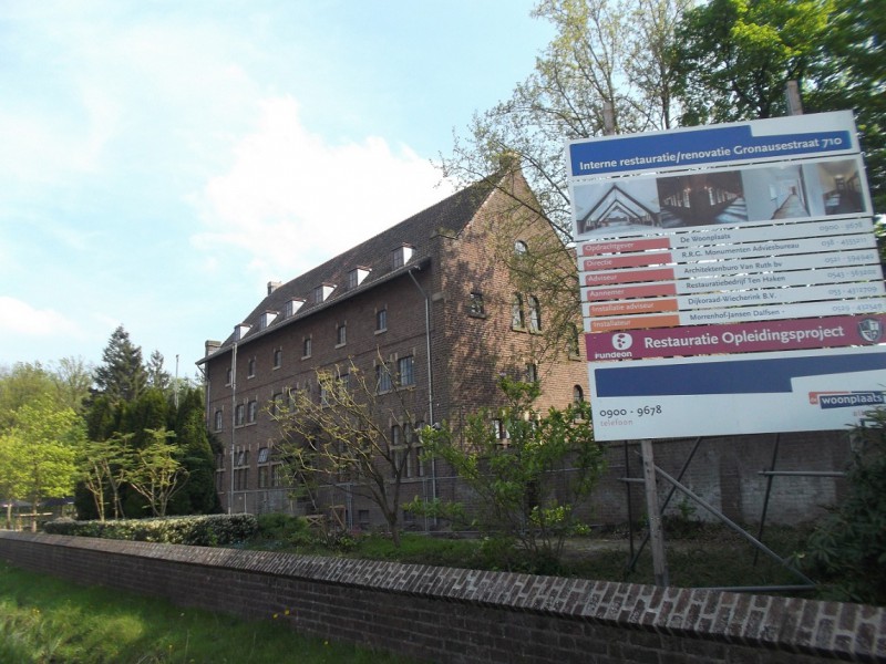 Gronausestraat klooster Dolphia 25-4-2014.JPG