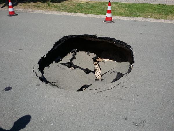 Raadsel rond groot gat in de weg op Marssteden.jpg