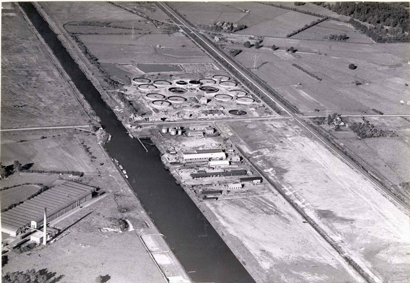 Bruggenmorsweg met kapotte Lonnekerbrug.jpg