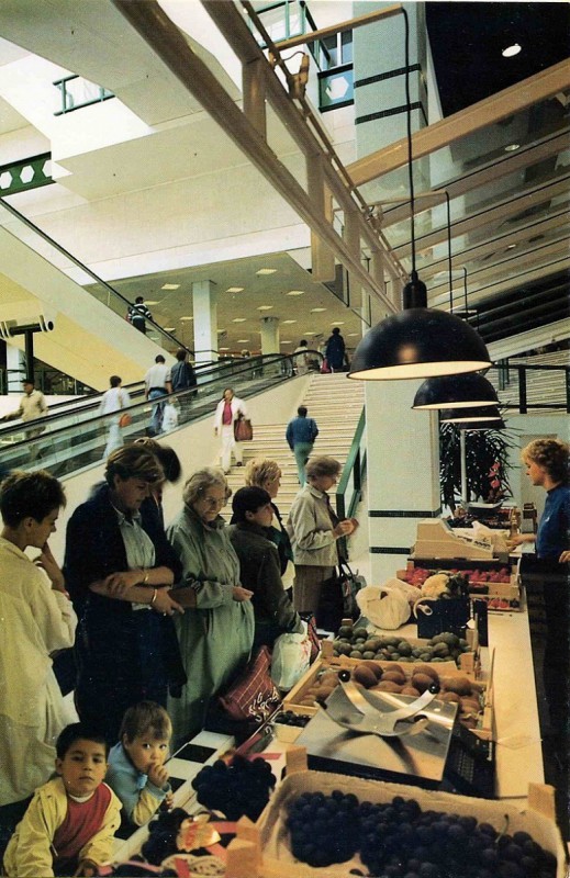 van Loenshof 1985 Winkelwarenhuis De Zuidmolen; opening 28 september 1985.jpg