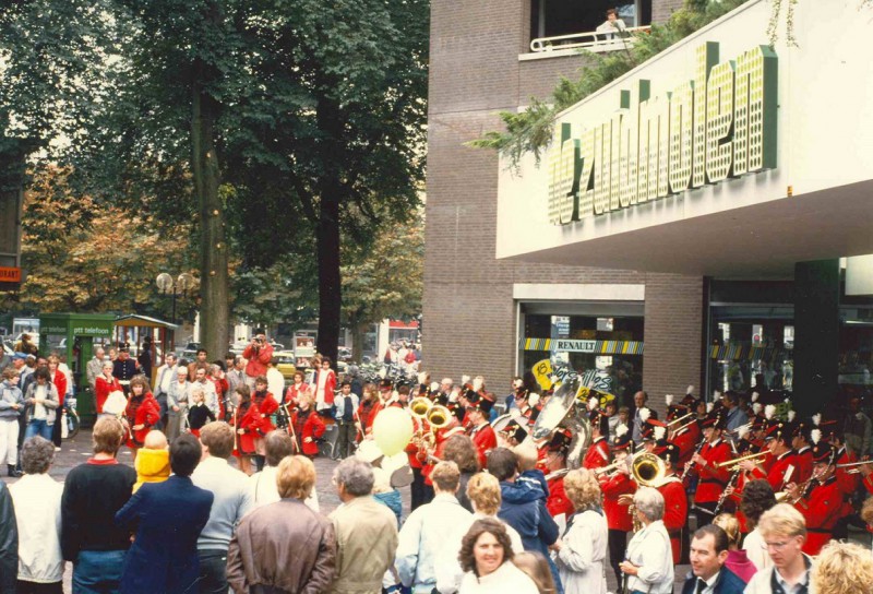 van Loenshof 28-9-1985 Opening winkelcentrum de Zuidmolen.jpg