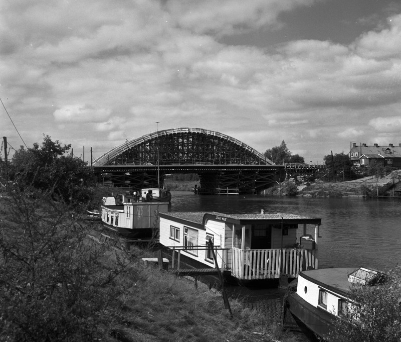 Lonnekerbrug in aanbouw1959. Twentekanaal.jpg