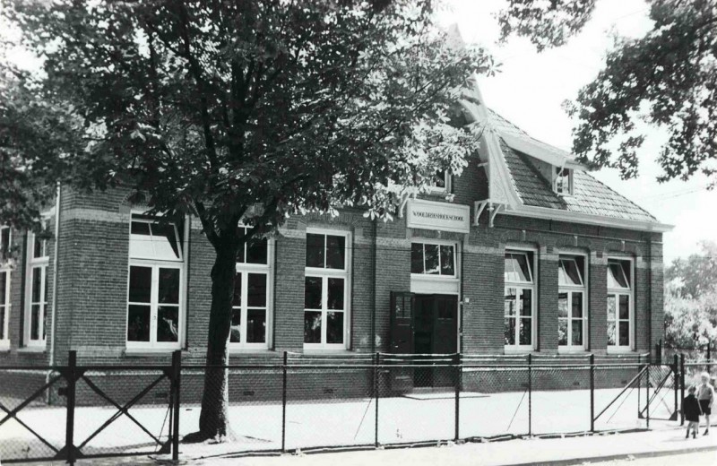 Wooldrikshoek 1940 Wooldrikshoekschool op nr. 77.jpg