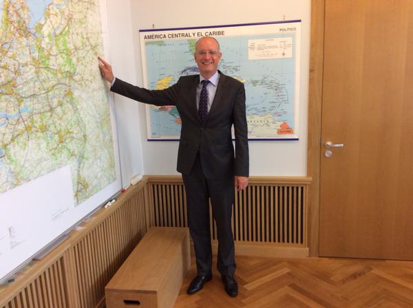 De heer Onno van Veldhuizen is de nieuwe burgemeester van Enschede. Gefeliciteerd!.jpg