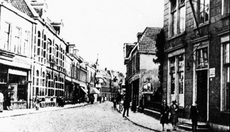 Oldenzaalsestraat tegenwoordig De Heurne richting de Langestraat met rechts het Van Heekhuis.jpg
