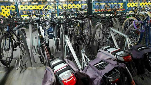 Zadels gestolen bij fietsen in stationsstalling.jpg