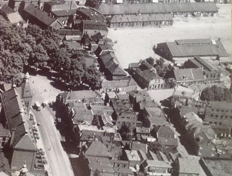 C,F, Klaarstraat luchtfoto 1932 De Koningstraat liep toen nog over de Beltstraat heen.jpg
