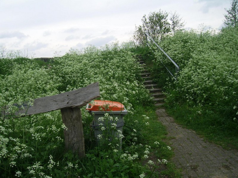 vliegveld Twente fietsroute langs vroegere spottersheuvel.jpg