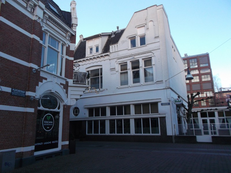 Zuiderhagen 43 hoek Pijpenstraat cafe-restaurant De Zon.JPG