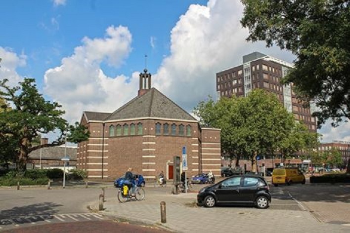 Spelbergsweg  hoek Brinkstraat Renatakerk.2015.jpg