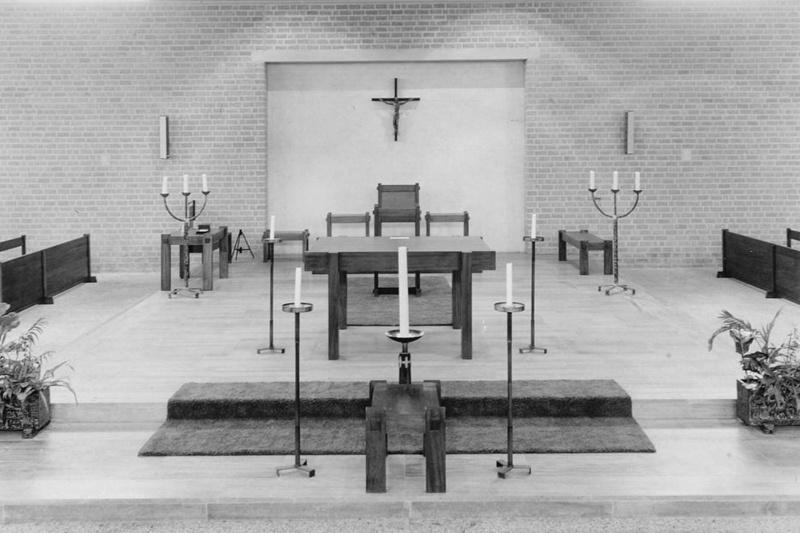 Het Leunenberg 588 Verrijzeniskerk interieur opname 1968.jpg