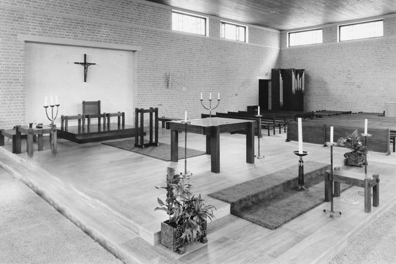 Het Leunenberg 588 Verrijzeniskerk interieur opname 1968  (2).jpg