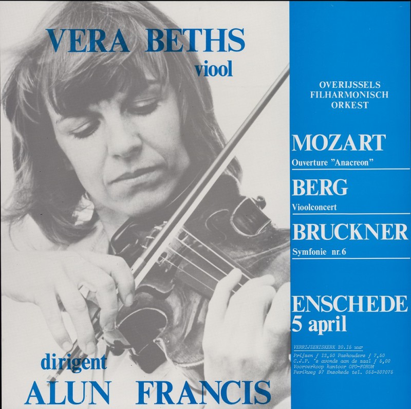 Het Leunenberg 588 Vera Beths speelt viool met OFO in de Verrijzeniskerk 5-4-1984.jpg