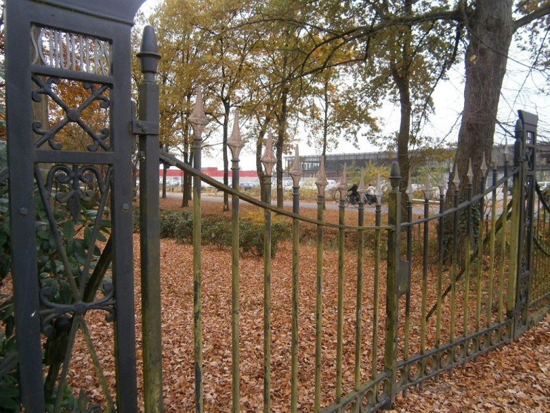 Hengelosestraat poort villa Schuttersveld (2).JPG