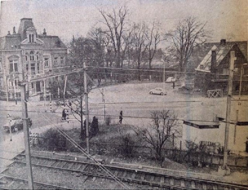 Molenstraat 1972 was het hotel-cafe-restaurant Twente al verdwenen en stonden de andere panden, villa Kleiboer en het huis van dierenarts Breukink.jpg