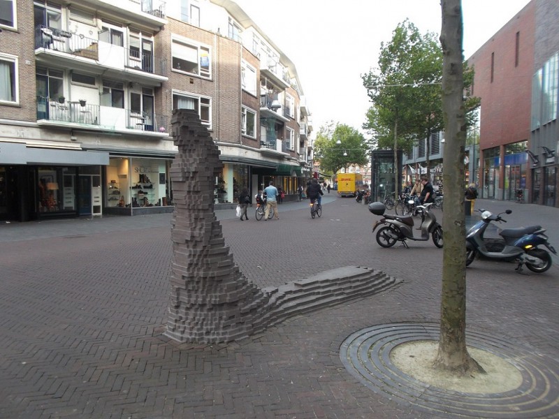 H.J. van Heekplein  hoek van Loenshof Madonna.JPG