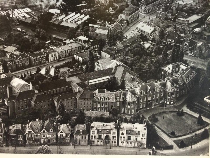 Ariënsplein het vroegere ST. Josefziekenhuis luchtfoto.jpg