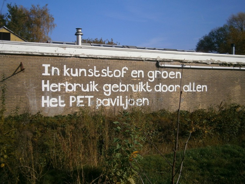 Blekerstraat PET paviljoen.JPG