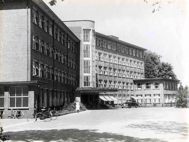 de Ruyterlaan 1960 Ziekenhuis Ziekenzorg, vooraanzicht.jpg