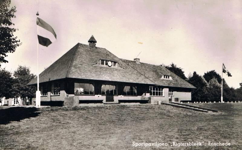 G.J. van Heekstraat sportpaviljoen Rigtersbleek.jpg