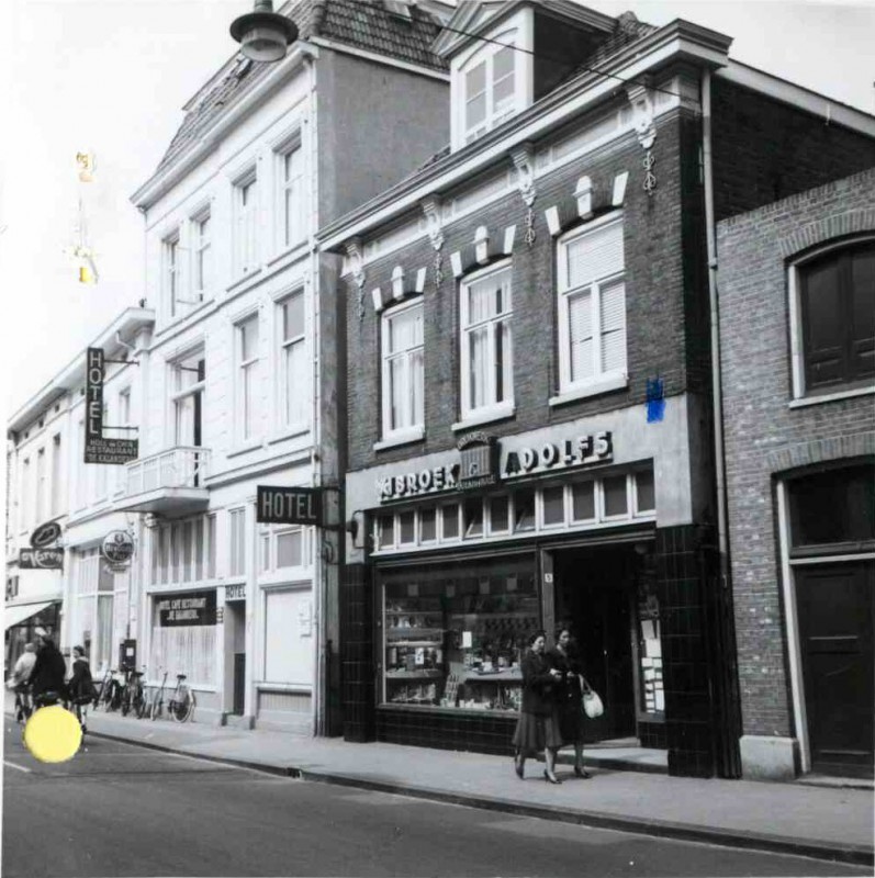 Gronausestraat 3 Hotel De Kalanderij 1961.jpg