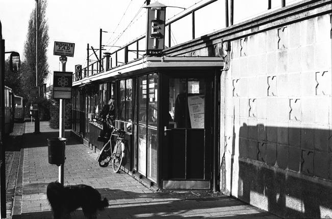 Stationsplein 1974-1975 wachthokje.jpg