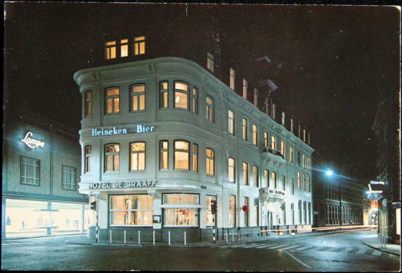 Haaksbergerstraat Hotel De graaff bij avond.jpg