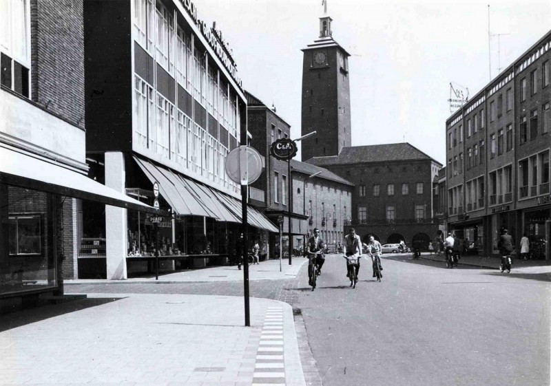 Van Loenshof t.h.v. de Walstraat richting stadhuis. C en A.jpg