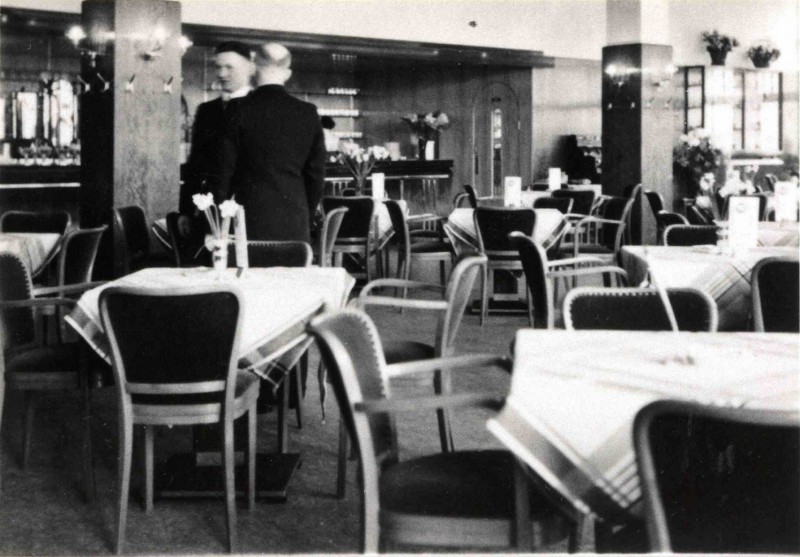 Hengelosestraat 1939 Lunchroom van Vroom & Dreesmann.jpg