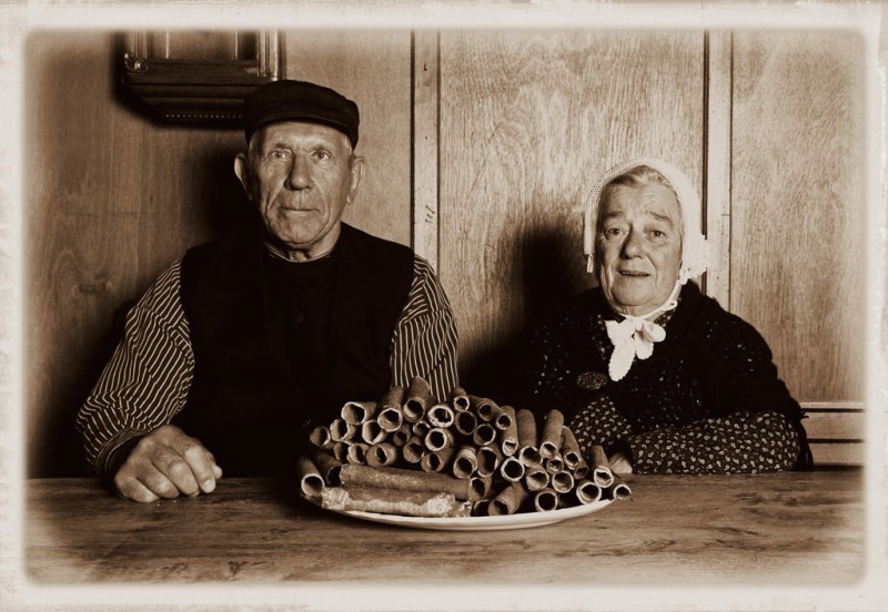 Traditie getrouw  worden er naast oliebollen ook kniepertjes gegeten,de kniepertjes komen over het algemeen voor in oosten des Lands, Achterhoek, Twente, Drenthe en Groningen.jpg