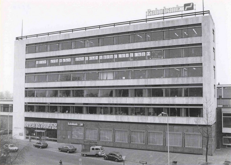 Raiffeisenstraat 1970 Kantoor Rabobank met vestiging Pedagogisch Centrum en Grond- en Havenbedrijf.jpg