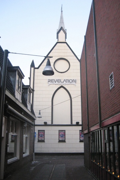 Stadsgravenstraat 59 Doopsgezinde Kerk uit 1769. Buiten gebruik 1970, in 1971 door brand beschadigd, later discotheek Revelation.jpg