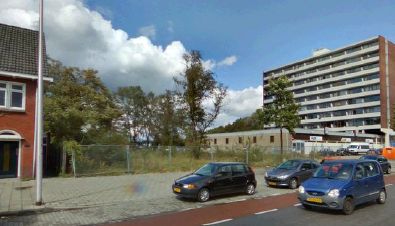 De Aldi mag uitbreiden op het braakliggende terrein naast de supermarkt. foto gemeente Enschede.jpg