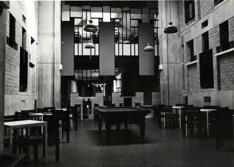 Hengelosestraat 1983 interieur van de Bastille op de campus van de universiteit.jpg
