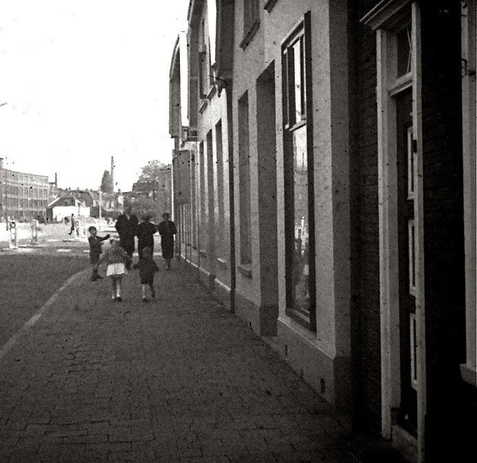 Perikweg toen richting Brinkstraat links fabriek Menko waar nu Klanderij staat.jpg