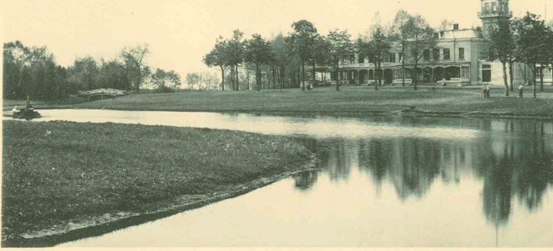 Volkspark 18-10-1897 Vijver en restaurant.jpg