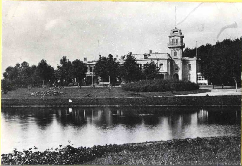 Parkweg 1930 Volkspark met het restaurant en de vijver..jpg