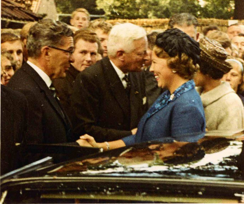 Volkspark 1962 Bezoek prinses Beatrix aan tentoonstelling 3 x A met burg.Thomassen.jpg