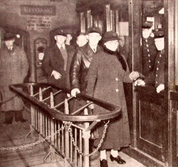 Herschaalde kopie van foto station ensch 1939 binnen.jpg